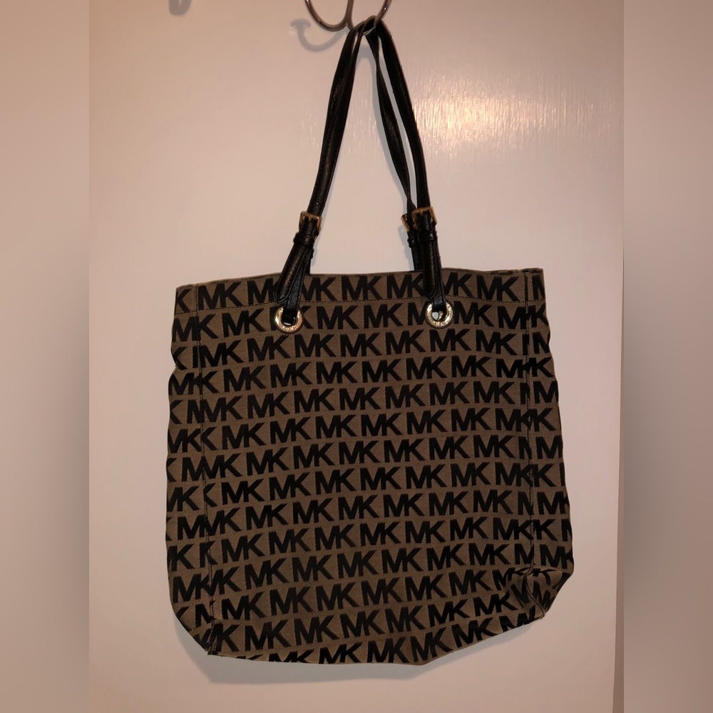 MK tote. Gently used.